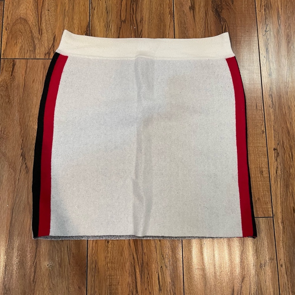 Women White-Red Black Short Skirt - Picture 3 of 4